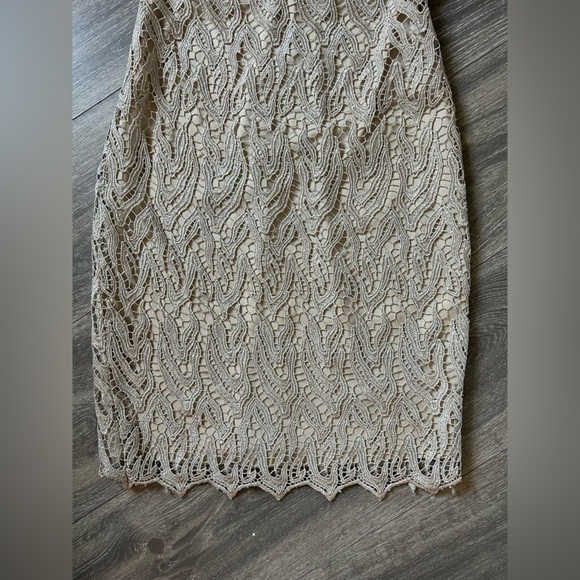 Alice + Olivia Amea metallic lace sheath dress size 0 - Picture 4 of 10